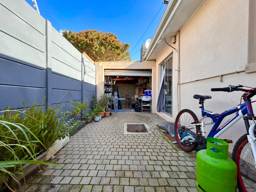 To Let 4 Bedroom Property for Rent in Plumstead Western Cape